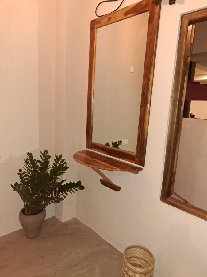 The Surf Access Guest House Baía de Arugam Exterior foto