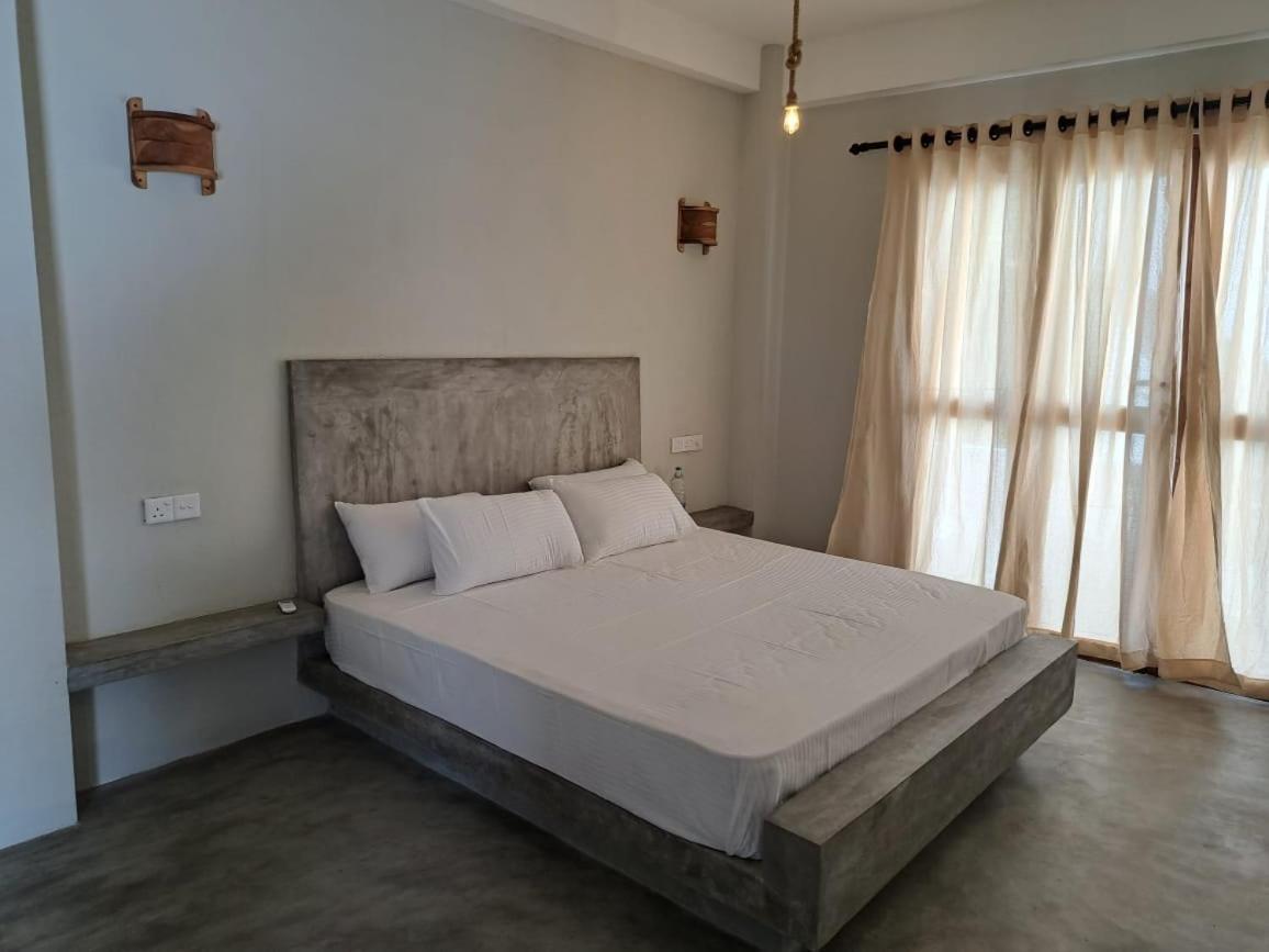 The Surf Access Guest House Baía de Arugam Exterior foto