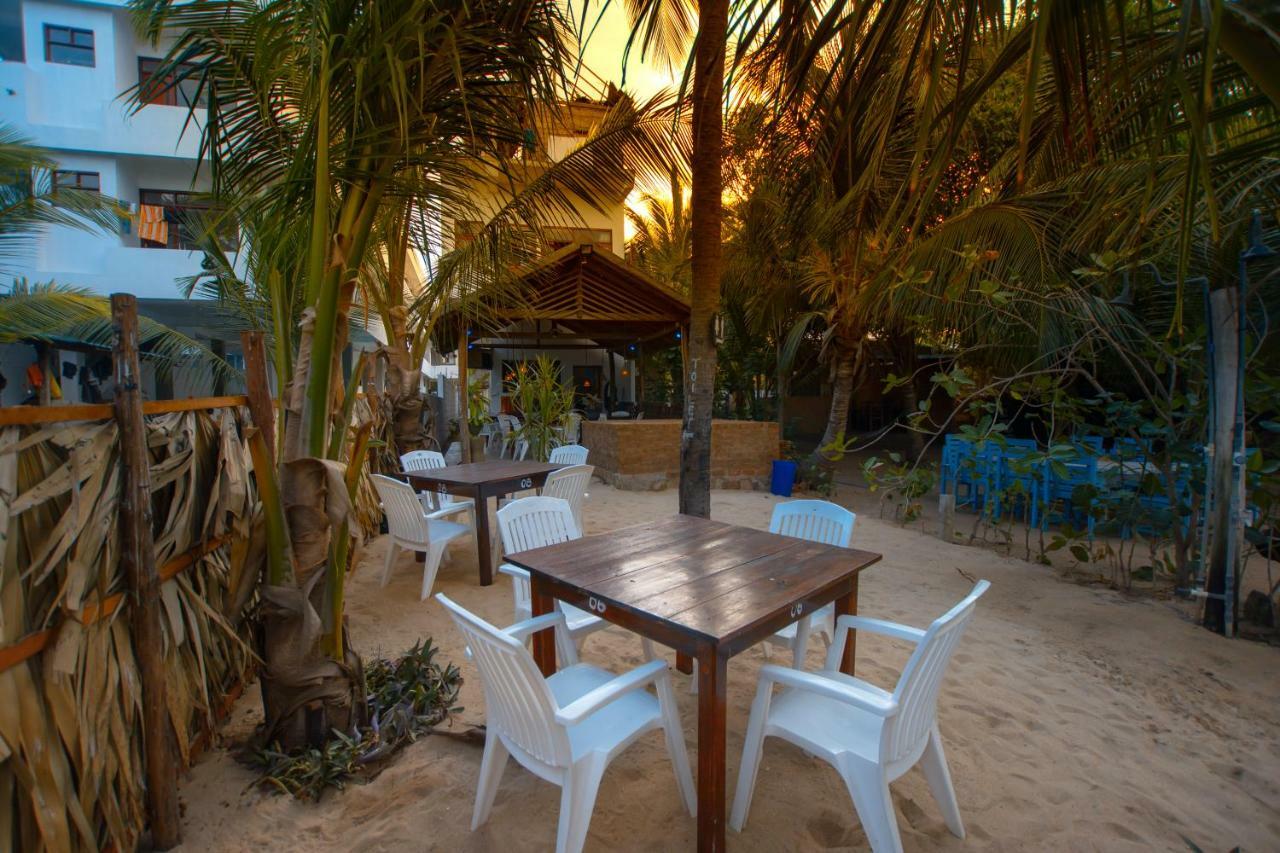 The Surf Access Guest House Baía de Arugam Exterior foto