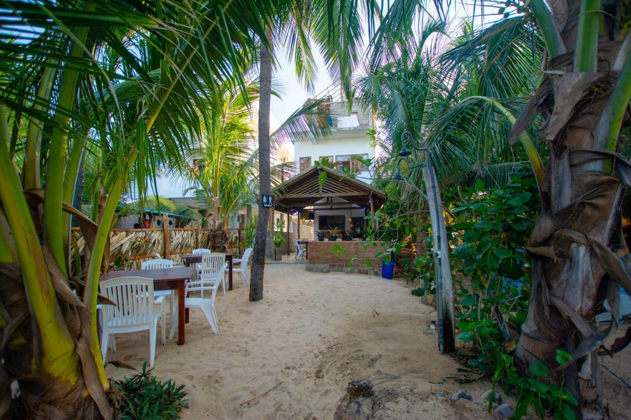 The Surf Access Guest House Baía de Arugam Exterior foto