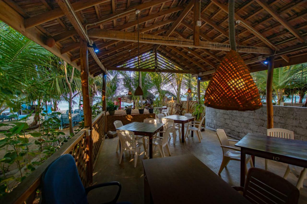 The Surf Access Guest House Baía de Arugam Exterior foto
