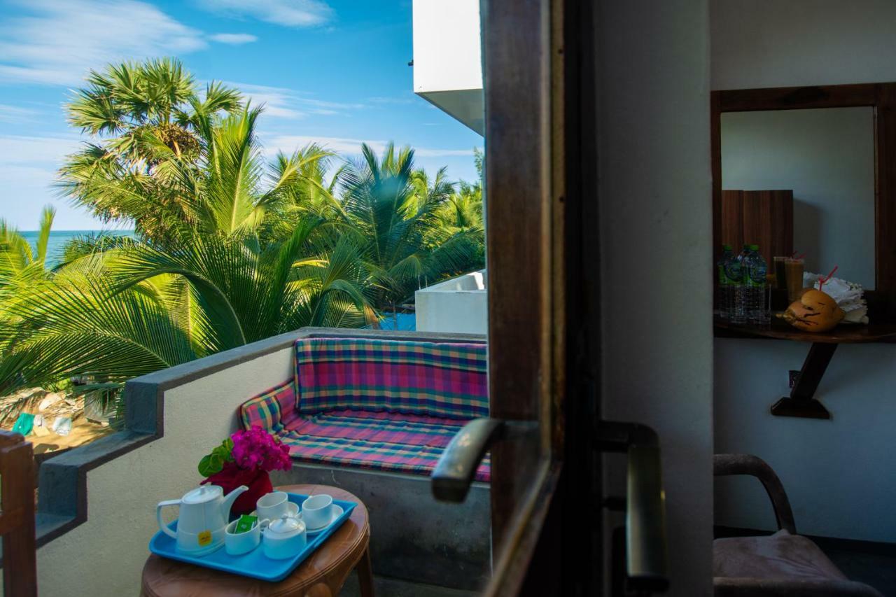 The Surf Access Guest House Baía de Arugam Exterior foto