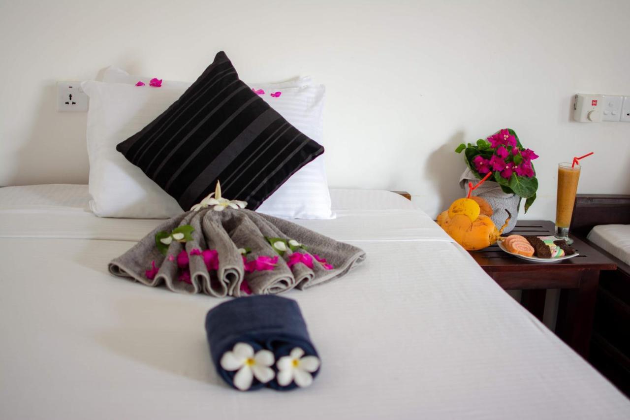 The Surf Access Guest House Baía de Arugam Exterior foto